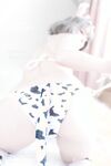 極品網紅美少女嫩妹草莓味的奈奈兔罕露臉高價24套-NO.021 奶牛 [34P+3V]
