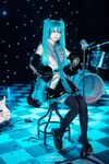 萌新推特00後露臉網紅美少女▌白莉愛吃巧克力▌Cos初音未來 香艷酥乳粉嫩白虎演唱會 精美私拍