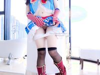 極品嬌嫩小萌妹『LepALu』極品粉嫩萌妹 藍色水手服 強制後入懟操 太嫩了 藍色水手服