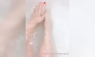 OnlyFans 玩偶姐姐 晨浴