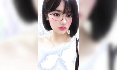 皮皮蝦網紅純欲女神【在下小羊】人前傲女，人後母狗，被金主包養定製私拍各種裸舞紫薇視頻207V (108)