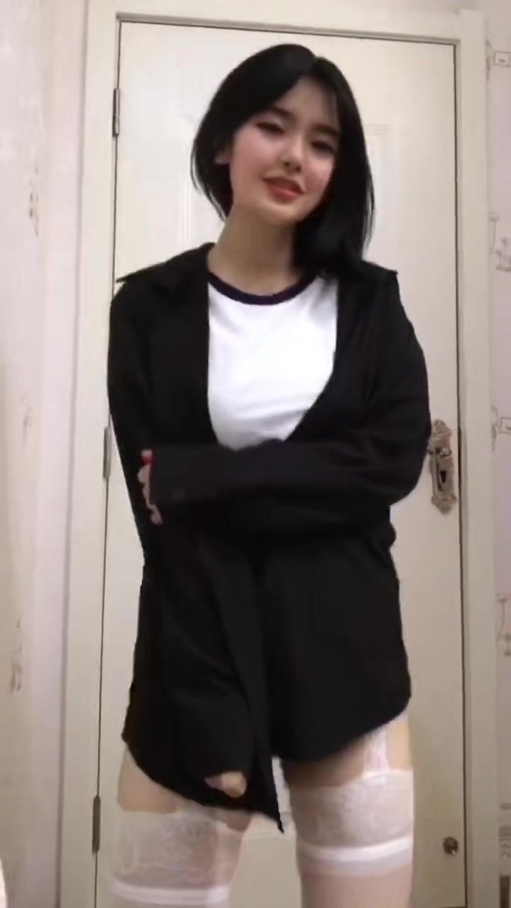 皮皮蝦網紅純欲女神【在下小羊】人前傲女，人後母狗，被金主包養定製私拍各種裸舞紫薇視頻207V (11)