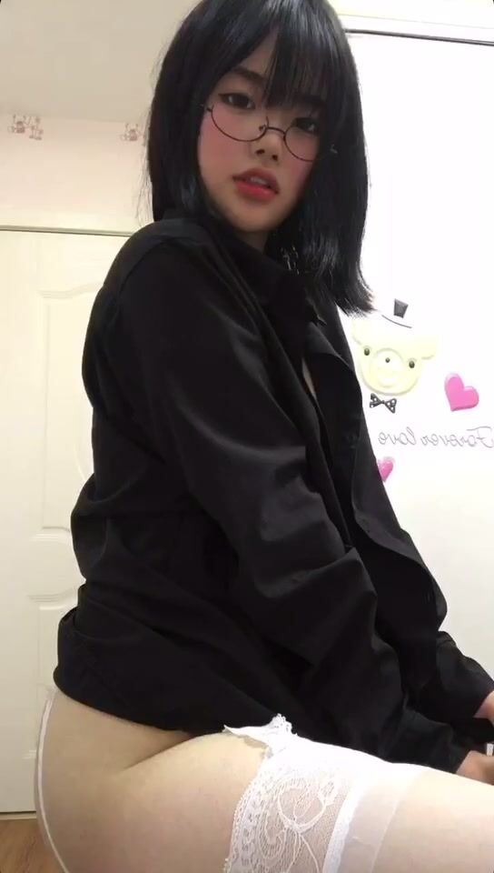 皮皮蝦網紅純欲女神【在下小羊】人前傲女，人後母狗，被金主包養定製私拍各種裸舞紫薇視頻207V (112)