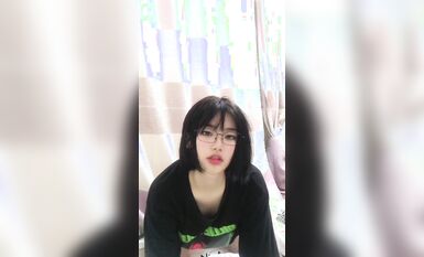 皮皮蝦網紅純欲女神【在下小羊】人前傲女，人後母狗，被金主包養定製私拍各種裸舞紫薇視頻207V (113)