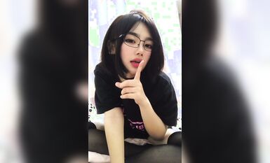 皮皮蝦網紅純欲女神【在下小羊】人前傲女，人後母狗，被金主包養定製私拍各種裸舞紫薇視頻207V (127)