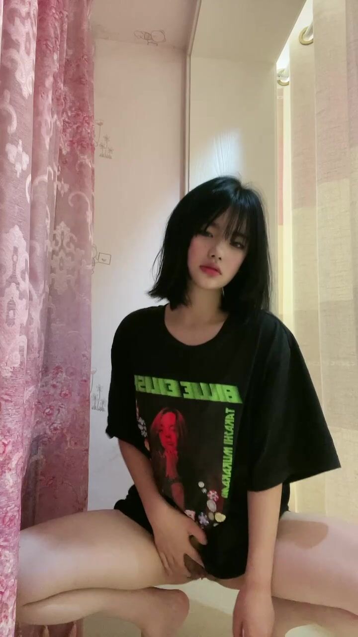 皮皮蝦網紅純欲女神【在下小羊】人前傲女，人後母狗，被金主包養定製私拍各種裸舞紫薇視頻207V (144)