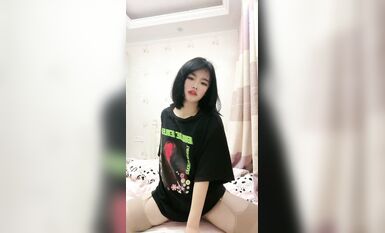 皮皮蝦網紅純欲女神【在下小羊】人前傲女，人後母狗，被金主包養定製私拍各種裸舞紫薇視頻207V (158)