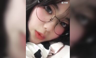 皮皮蝦網紅純欲女神【在下小羊】人前傲女，人後母狗，被金主包養定製私拍各種裸舞紫薇視頻207V (189)