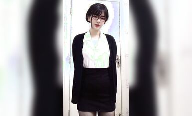 皮皮蝦網紅純欲女神【在下小羊】人前傲女，人後母狗，被金主包養定製私拍各種裸舞紫薇視頻207V (20)