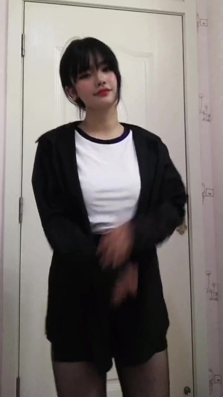 皮皮蝦網紅純欲女神【在下小羊】人前傲女，人後母狗，被金主包養定製私拍各種裸舞紫薇視頻207V (21)