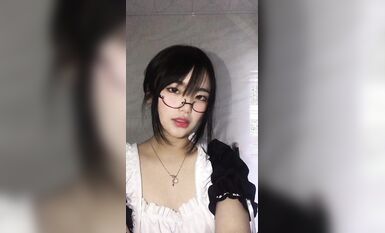 皮皮蝦網紅純欲女神【在下小羊】人前傲女，人後母狗，被金主包養定製私拍各種裸舞紫薇視頻207V (39)