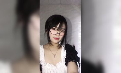 皮皮蝦網紅純欲女神【在下小羊】人前傲女，人後母狗，被金主包養定製私拍各種裸舞紫薇視頻207V (39)