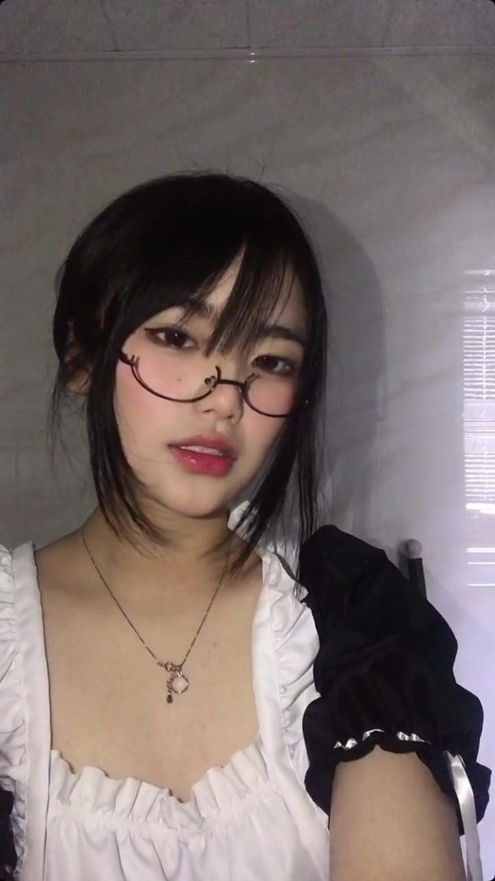 皮皮蝦網紅純欲女神【在下小羊】人前傲女，人後母狗，被金主包養定製私拍各種裸舞紫薇視頻207V (39)