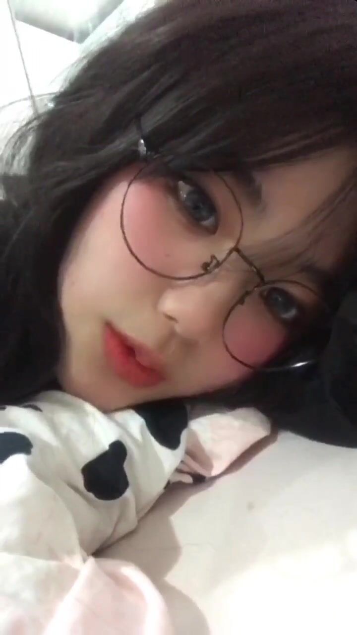 皮皮蝦網紅純欲女神【在下小羊】人前傲女，人後母狗，被金主包養定製私拍各種裸舞紫薇視頻207V (49)