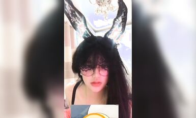 皮皮蝦網紅純欲女神【在下小羊】人前傲女，人後母狗，被金主包養定製私拍各種裸舞紫薇視頻207V (54)