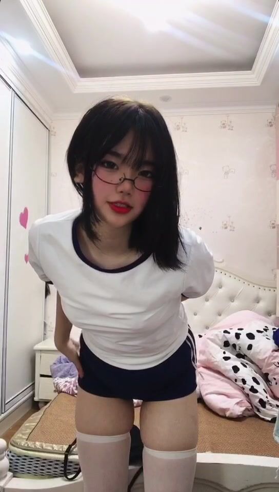 皮皮蝦網紅純欲女神【在下小羊】人前傲女，人後母狗，被金主包養定製私拍各種裸舞紫薇視頻207V (83)