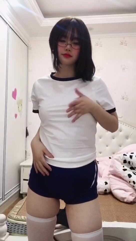 皮皮蝦網紅純欲女神【在下小羊】人前傲女，人後母狗，被金主包養定製私拍各種裸舞紫薇視頻207V (84)