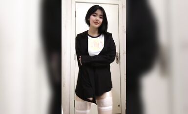 皮皮蝦網紅純欲女神【在下小羊】人前傲女，人後母狗，被金主包養定製私拍各種裸舞紫薇視頻207V (9)