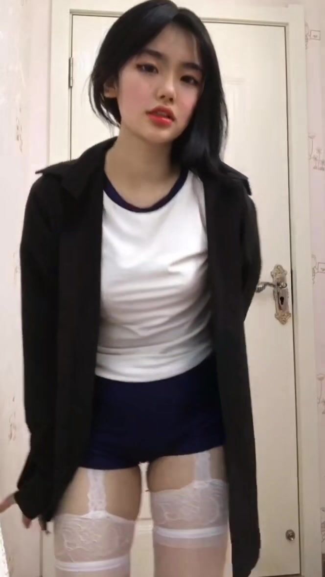 皮皮蝦網紅純欲女神【在下小羊】人前傲女，人後母狗，被金主包養定製私拍各種裸舞紫薇視頻207V (9)