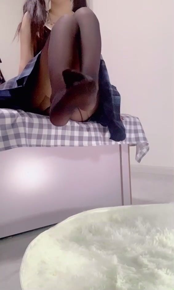 推特二次元極品美腿白虎一線天饅頭嫩比小姐姐【原味嵐一】收費私拍騷話特多各種紫薇淫語挑逗頗有擼點 (20)