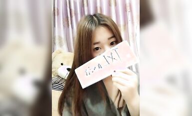 【百度雲泄密】22位露臉舉牌嫩妹 全方位了解妹子的顏值 身材 皮膚 (1)