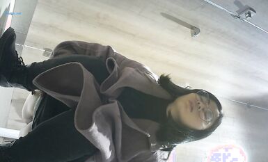 【精選廁拍】奶茶店全景偷拍多位漂亮的妹紙們2  (1)