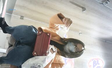 【精選廁拍】奶茶店全景偷拍多位漂亮的妹紙們2  (10)