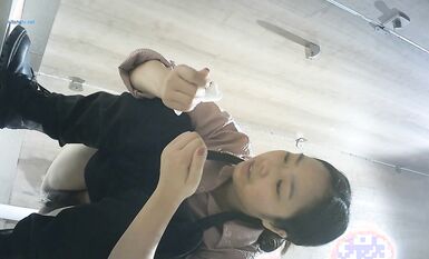 【精選廁拍】奶茶店全景偷拍多位漂亮的妹紙們2  (4)