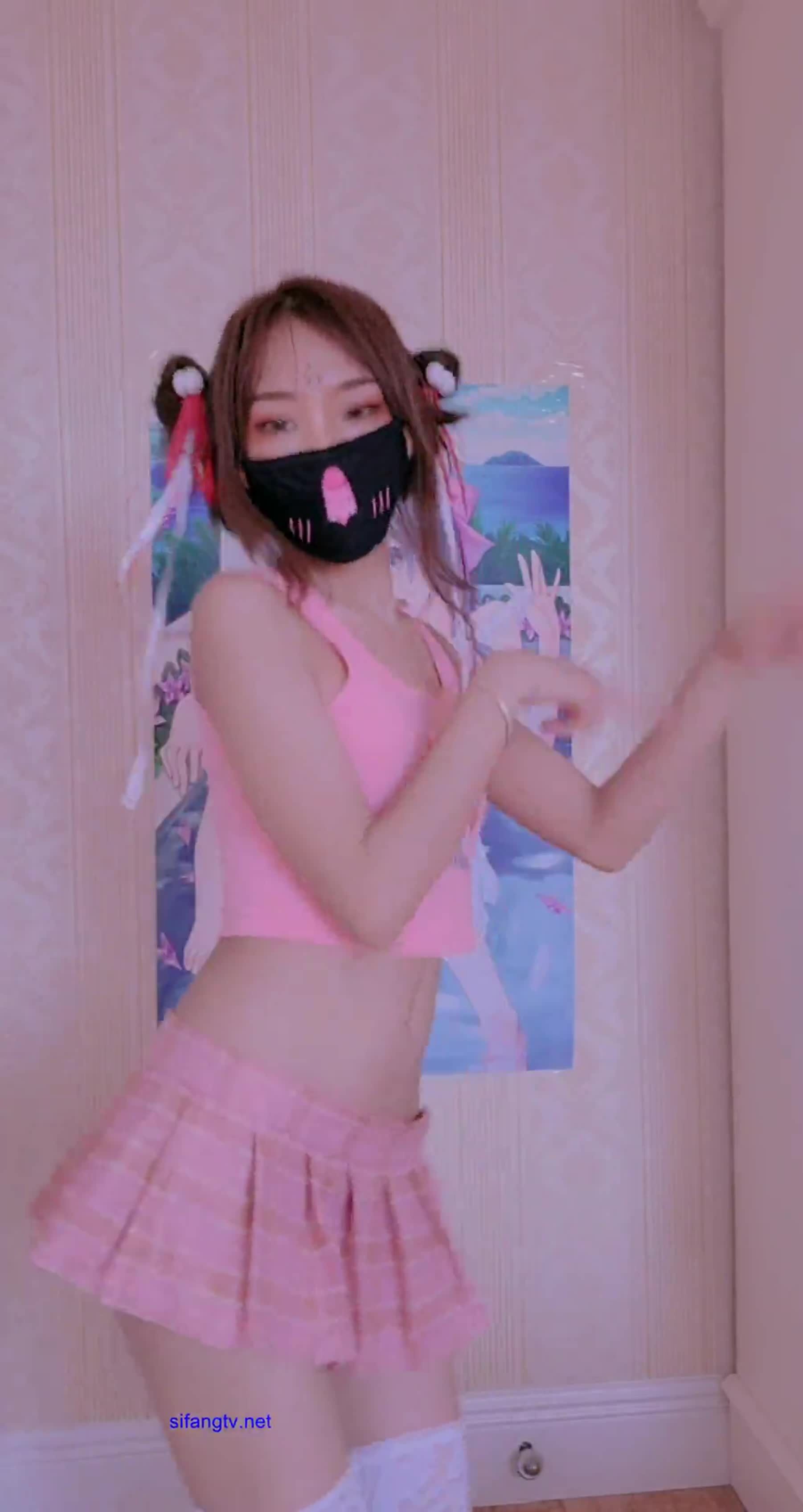 推特上著名抖音風福利姬可愛多是冰棍阿私拍各種潮流BGM活潑裸舞露臉母狗式紫薇 (13)