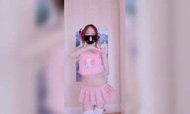 推特上著名抖音風福利姬可愛多是冰棍阿私拍各種潮流BGM活潑裸舞露臉母狗式紫薇 (14)