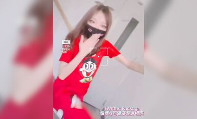 推特上著名抖音風福利姬可愛多是冰棍阿私拍各種潮流BGM活潑裸舞露臉母狗式紫薇 (17)