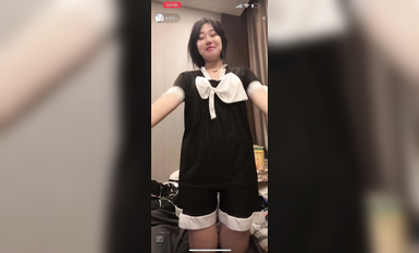 最新《瘋狂抖音》外篇之《抖音擦邊8》各種閃現走光刷邊 走私會議房給男友口愛 這期超精彩2.美女擦邊 (5)