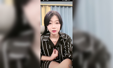 最新《瘋狂抖音》外篇之《抖音擦邊8》各種閃現走光刷邊 走私會議房給男友口愛 這期超精彩2.美女擦邊 (8)