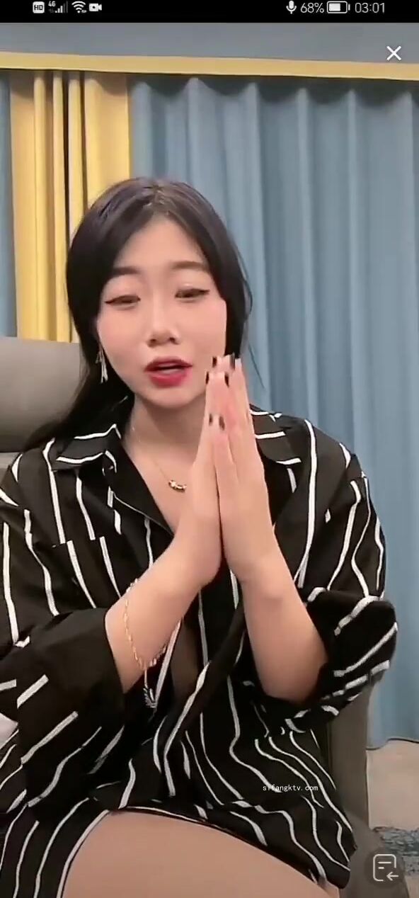 最新《瘋狂抖音》外篇之《抖音擦邊8》各種閃現走光刷邊 走私會議房給男友口愛 這期超精彩2.美女擦邊 (8)