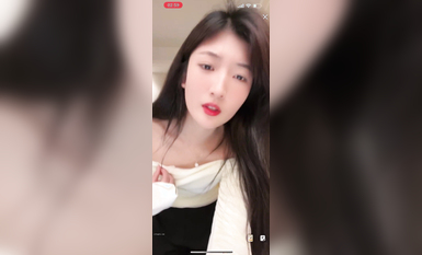 最新《瘋狂抖音》外篇之《抖音擦邊8》各種閃現走光刷邊 走私會議房給男友口愛 這期超精彩1-美女露點 (4)