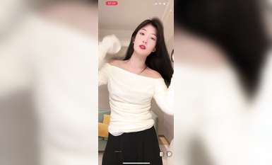 最新《瘋狂抖音》外篇之《抖音擦邊8》各種閃現走光刷邊 走私會議房給男友口愛 這期超精彩1-美女露點 (4)