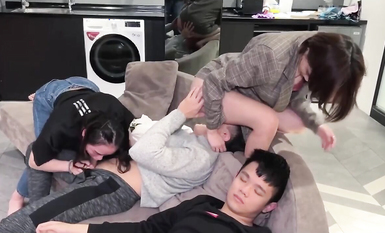 最新國內群交三部曲 大型淫亂現場 激操6P互換亂操 火爆精彩 超爽刺激 高清 (2)