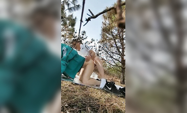 【淫妻性愛 完美露臉】極品御姐『美寶尤』最新激情性愛 野外啪啪忘情口交車震 人妻一臉陶醉的吃嘬舔裹老公的肉棒 (11)