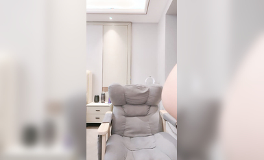 無敵大肥臀美少女！清純眼鏡妹桃子！回歸大尺度秀，翹起屁股抖臀，掰開小騷穴特寫，水聲嘩嘩好癢