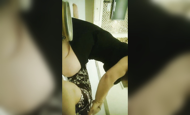 【小驢尋歡】，按摩店重金勾搭，28歲湖南人妻，一對大白兔超贊，甜美溫柔，69口交爽翻天