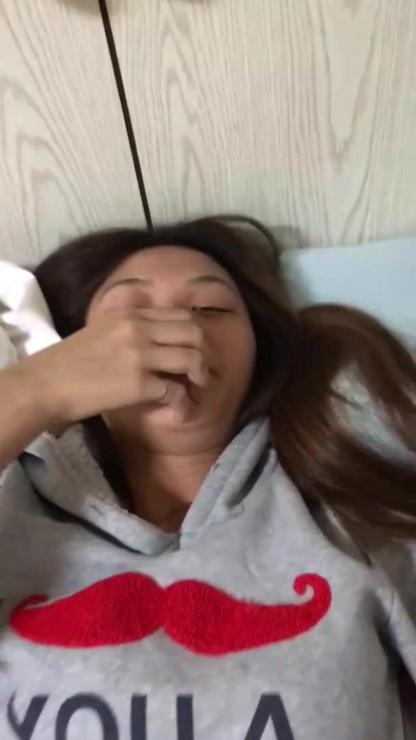 《台湾情侣泄密》 人前女神人后母狗的女同事被曝光 (9)