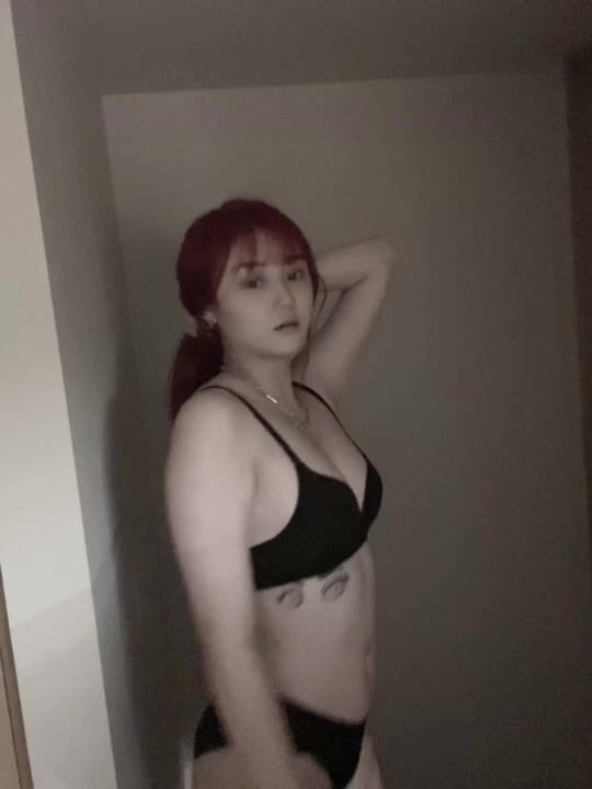 《台湾情侣泄密》高中小美女和男友之间的私密视讯被有人截获曝光 (1)