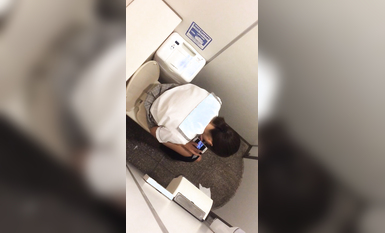 【偷拍精品】大神潜入学校女厕偷拍多位漂亮学妹的小嫩鲍 (10)