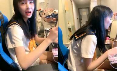 纯欲系天花板美少女！脱掉内裤无毛骚穴！掰开小穴超紧致，抓起大屌舔弄，主动骑乘位套弄喊爸爸