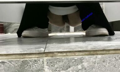 七月最新流出私房大神隔牆有眼 原創廁拍 水晶高跟絕頂女神姍姍來遲2 (3)