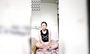 少女殺手PUA大神網撩青澀學生妹 由淺入深最後開房啪啪全程露臉沒啥性經驗動作生疏 (1)