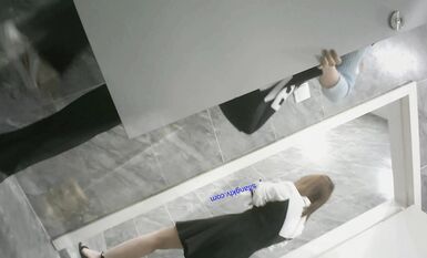 八月最新私房大神 隔牆有眼 原創廁拍 饅頭肥穴勾魂黑絲透明內褲 (19)