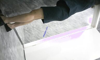 八月最新私房大神 隔牆有眼 原創廁拍 饅頭肥穴勾魂黑絲透明內褲 (3)