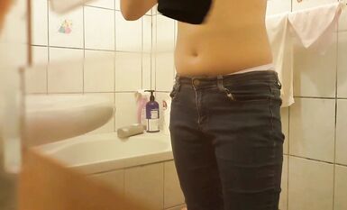 大眾澡堂民宅公寓出租房衛生間浴室各種極限操作現場實拍多位妹子洗香香基本都是亮點 (19)