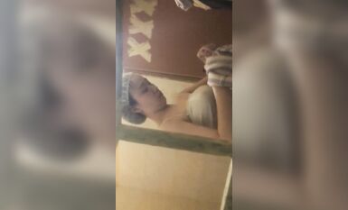 大眾澡堂民宅公寓出租房衛生間浴室各種極限操作現場實拍多位妹子洗香香基本都是亮點 (3)